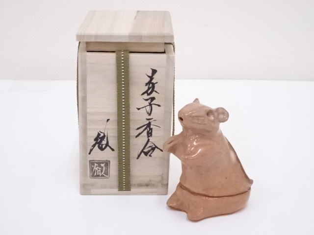 JAPANESE TEA CEREMONY / KOGO(INCENSE CONTAINER) / HAGI WARE / MOUSE / BY TOHRU MORISHIGE
